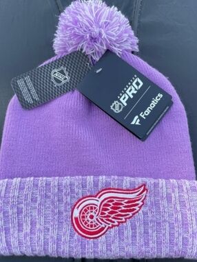 Detroit RED wings Hockey BREAST Cancer Beanie